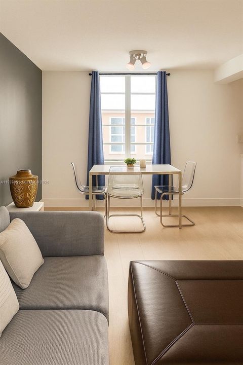 出租: $2,100 (1 贝兹, 1 浴室, 694 平方英尺)