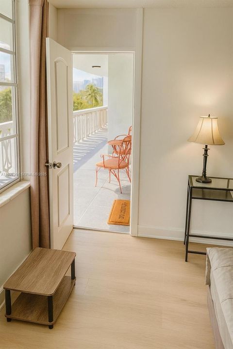 出租: $2,100 (1 贝兹, 1 浴室, 694 平方英尺)