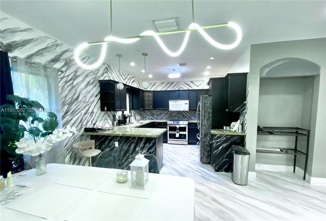 В аренду: $3,600 (3 спален, 2 ванн, 3460 Квадратных фут)