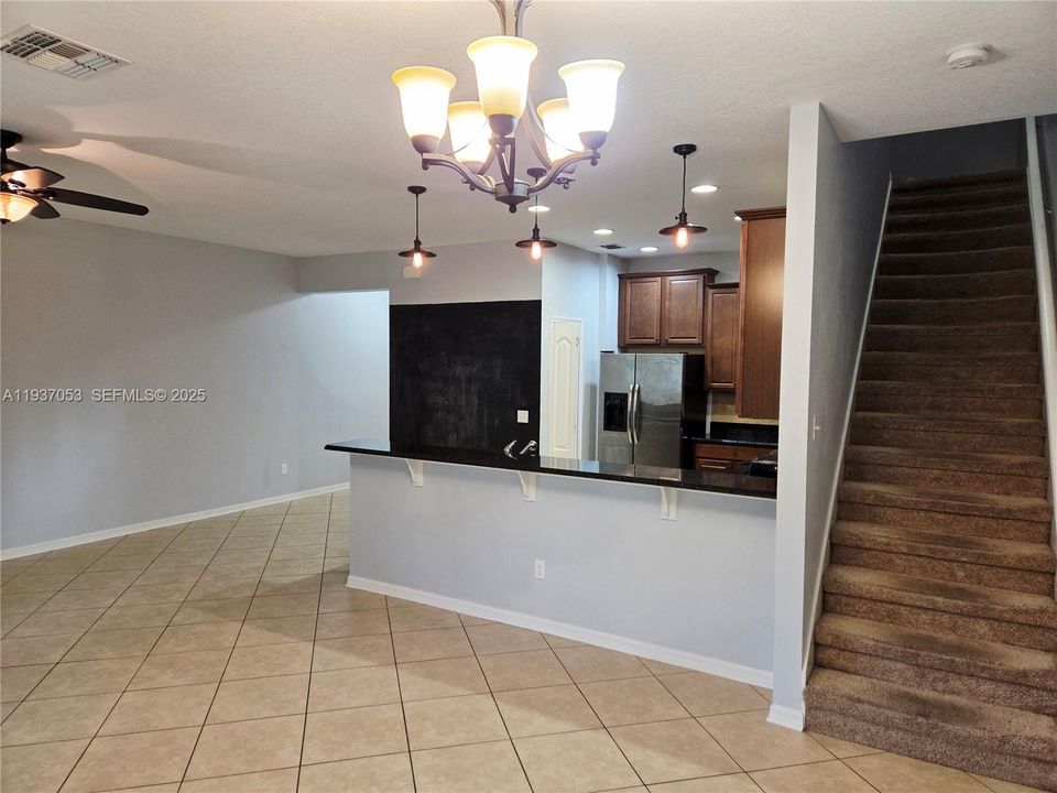 For Rent: $2,250 (3 beds, 2 baths, 1764 Square Feet)