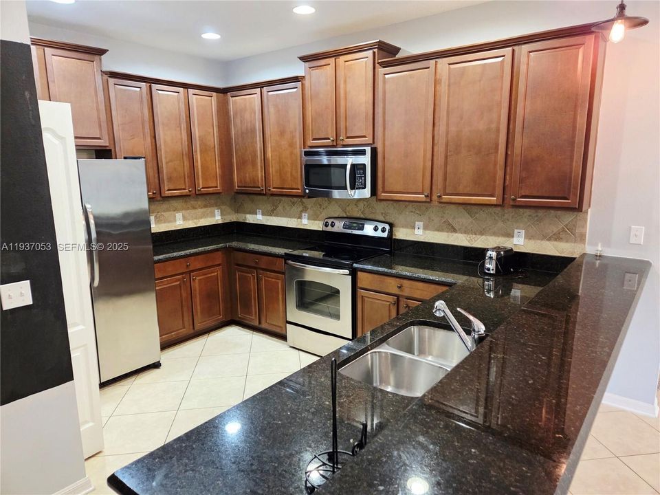 For Rent: $2,250 (3 beds, 2 baths, 1764 Square Feet)