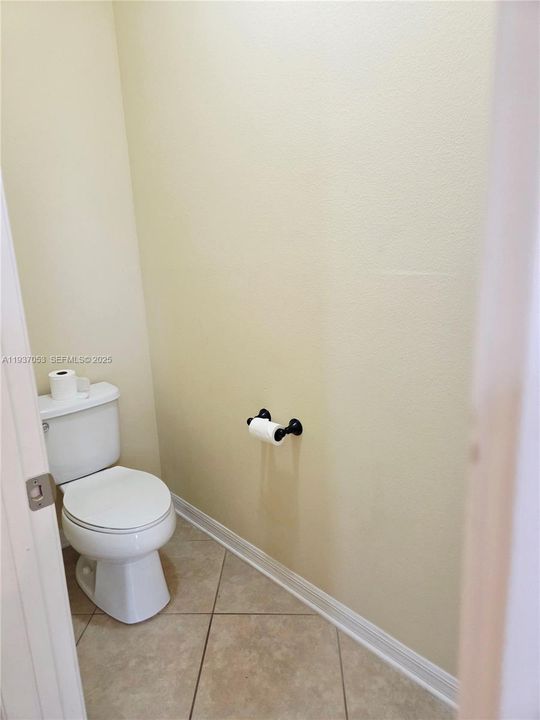 For Rent: $2,250 (3 beds, 2 baths, 1764 Square Feet)