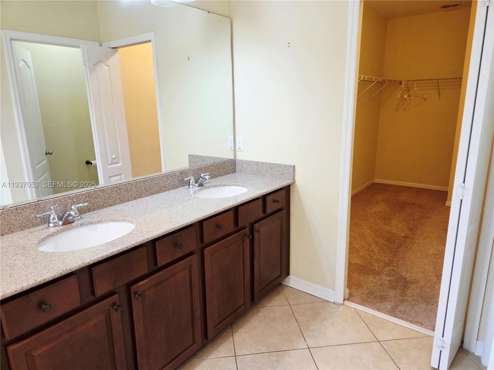 For Rent: $2,250 (3 beds, 2 baths, 1764 Square Feet)