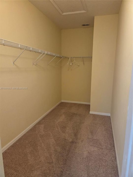 For Rent: $2,250 (3 beds, 2 baths, 1764 Square Feet)