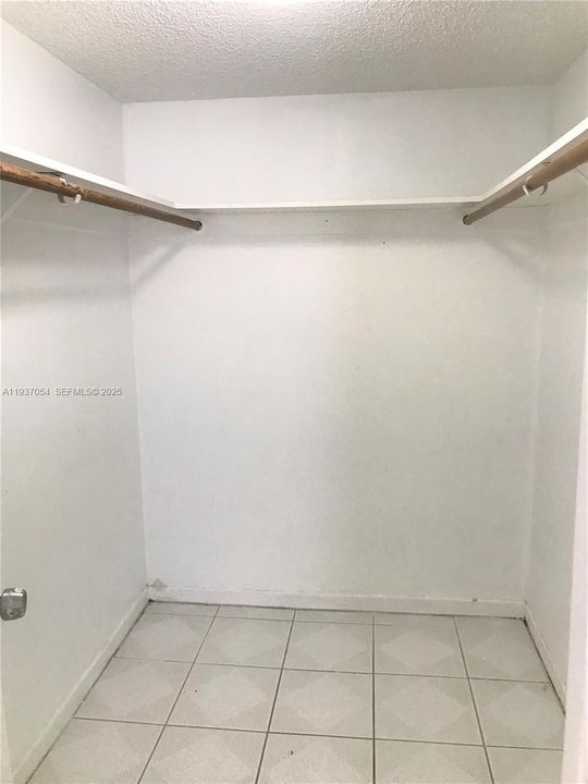 En Renta: $1,950 (2 camas, 2 baños, 960 Pies cuadrados)