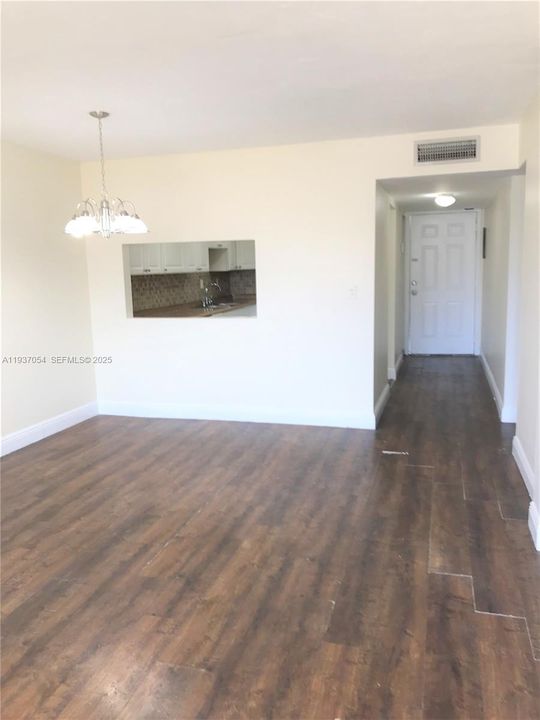 En Renta: $1,950 (2 camas, 2 baños, 960 Pies cuadrados)