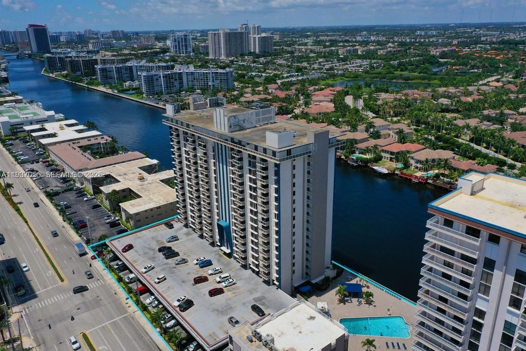 待售: $300,000 (2 贝兹, 2 浴室, 1218 平方英尺)