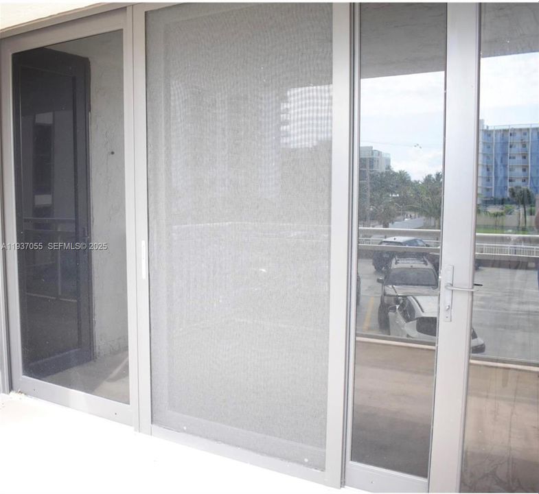 待售: $300,000 (2 贝兹, 2 浴室, 1218 平方英尺)