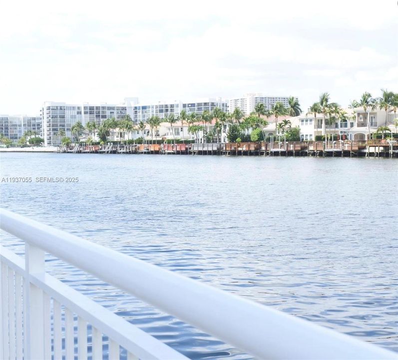 待售: $300,000 (2 贝兹, 2 浴室, 1218 平方英尺)