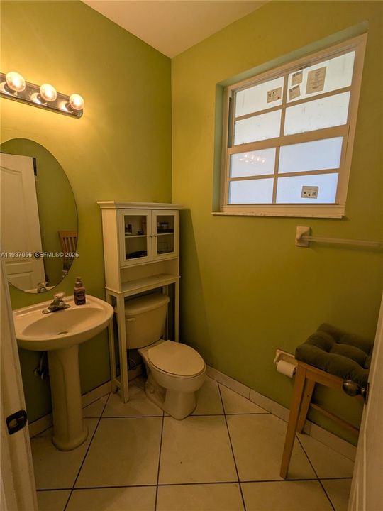 En Venta: $649,900 (4 camas, 2 baños, 2497 Pies cuadrados)