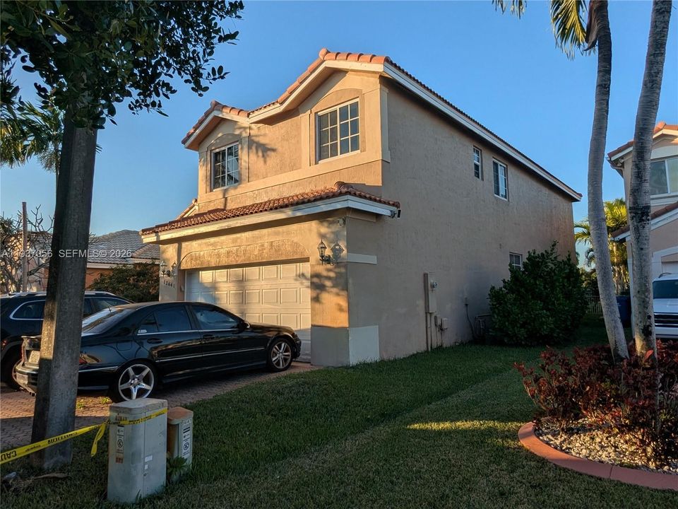 En Venta: $649,900 (4 camas, 2 baños, 2497 Pies cuadrados)