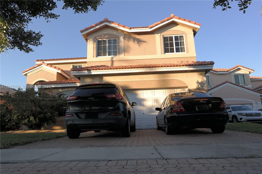 En Venta: $649,900 (4 camas, 2 baños, 2497 Pies cuadrados)