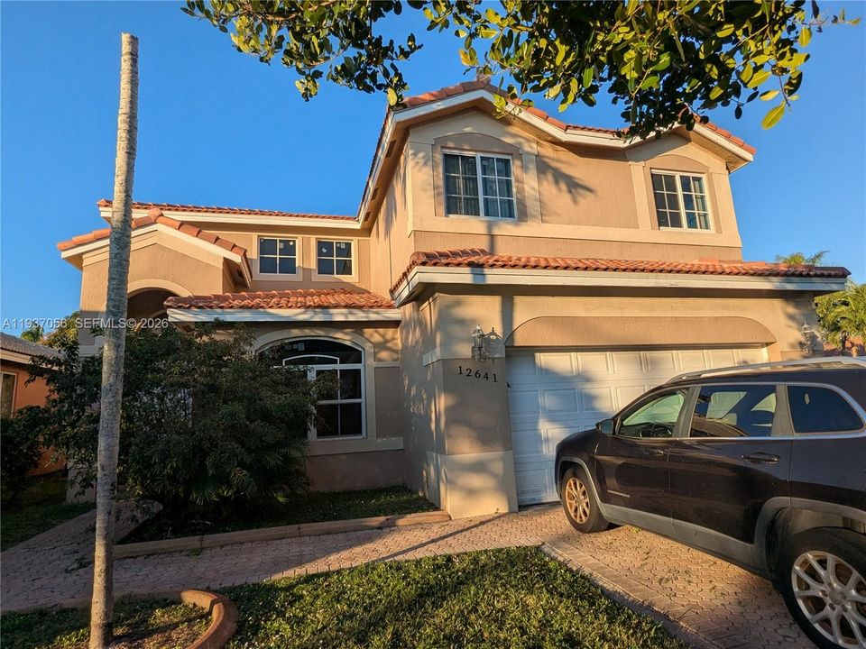 En Venta: $649,900 (4 camas, 2 baños, 2497 Pies cuadrados)