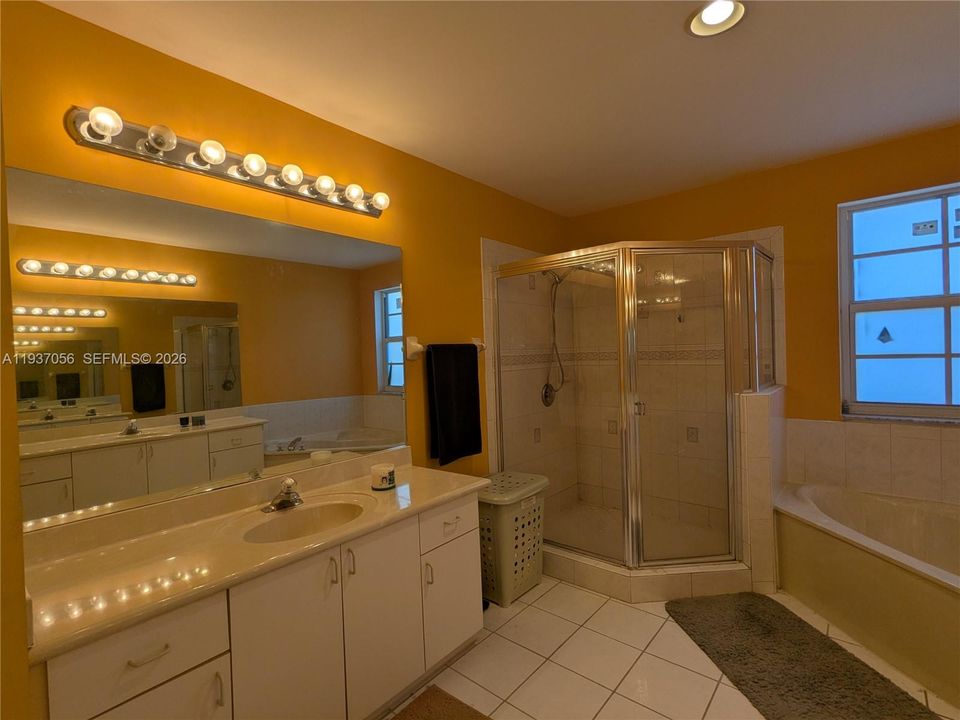 En Venta: $649,900 (4 camas, 2 baños, 2497 Pies cuadrados)