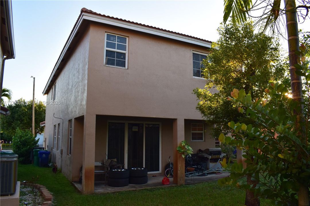 En Venta: $649,900 (4 camas, 2 baños, 2497 Pies cuadrados)
