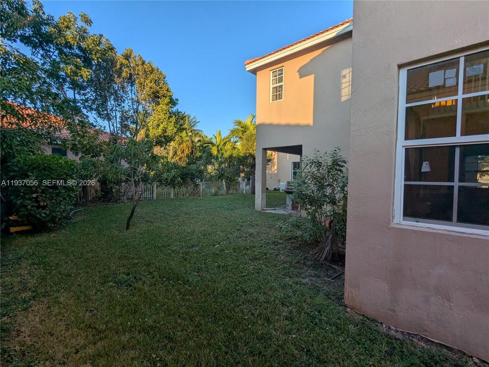 En Venta: $649,900 (4 camas, 2 baños, 2497 Pies cuadrados)