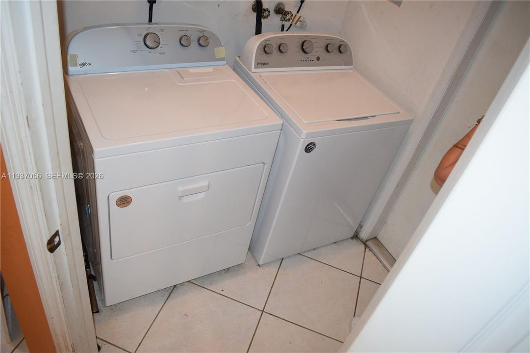 En Venta: $649,900 (4 camas, 2 baños, 2497 Pies cuadrados)