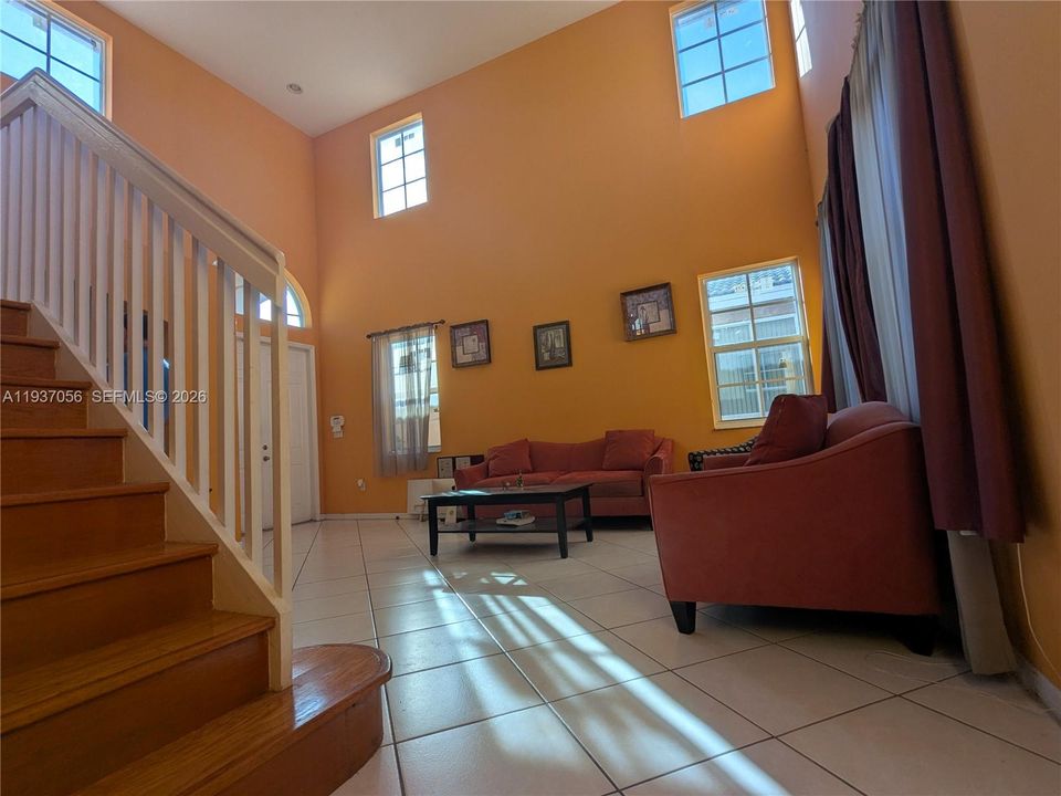 En Venta: $649,900 (4 camas, 2 baños, 2497 Pies cuadrados)