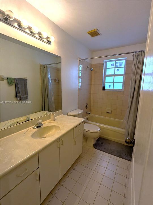 En Venta: $649,900 (4 camas, 2 baños, 2497 Pies cuadrados)