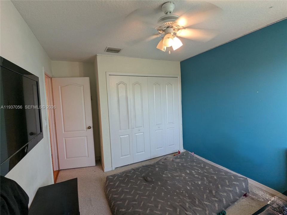 En Venta: $649,900 (4 camas, 2 baños, 2497 Pies cuadrados)