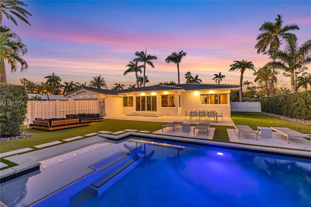 待售: $1,450,000 (4 贝兹, 3 浴室, 1944 平方英尺)