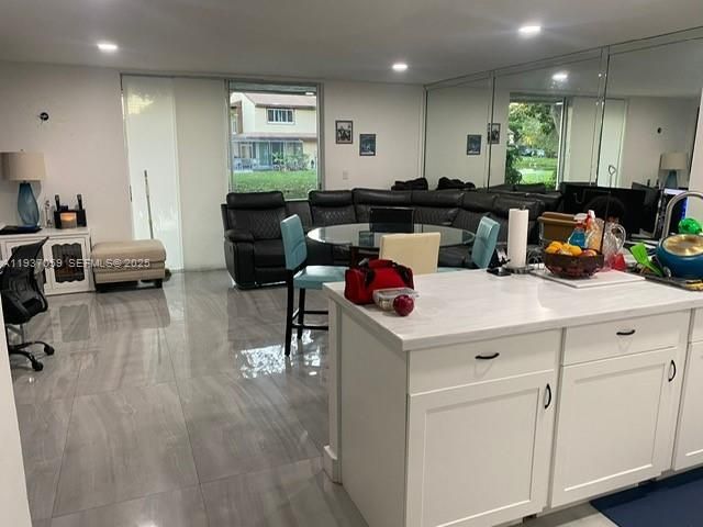 В аренду: $2,500 (2 спален, 1 ванн, 1236 Квадратных фут)