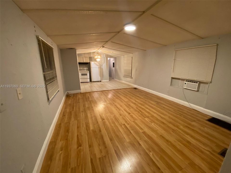 В аренду: $1,900 (2 спален, 2 ванн, 924 Квадратных фут)