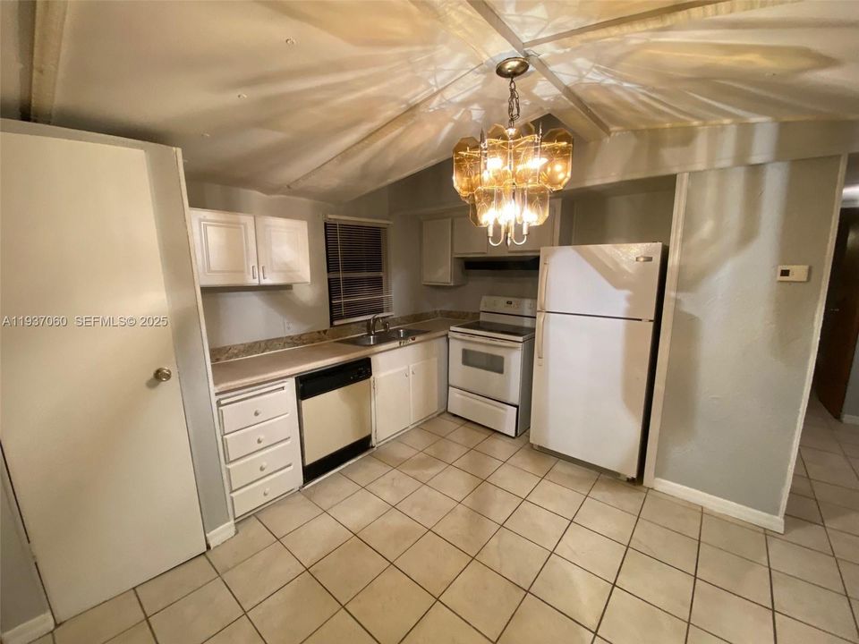 В аренду: $1,900 (2 спален, 2 ванн, 924 Квадратных фут)