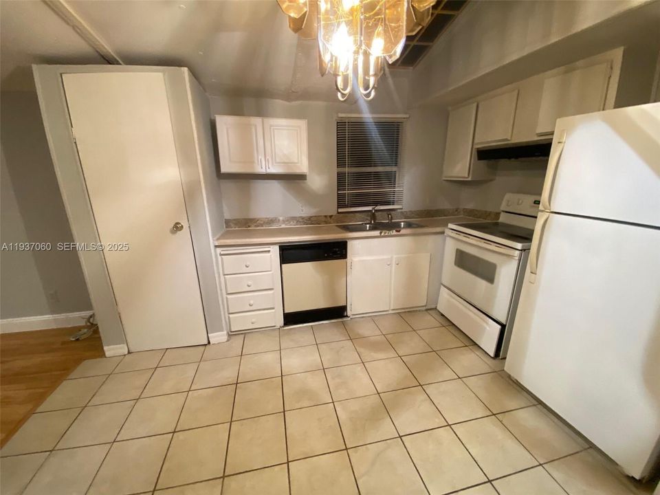 В аренду: $1,900 (2 спален, 2 ванн, 924 Квадратных фут)