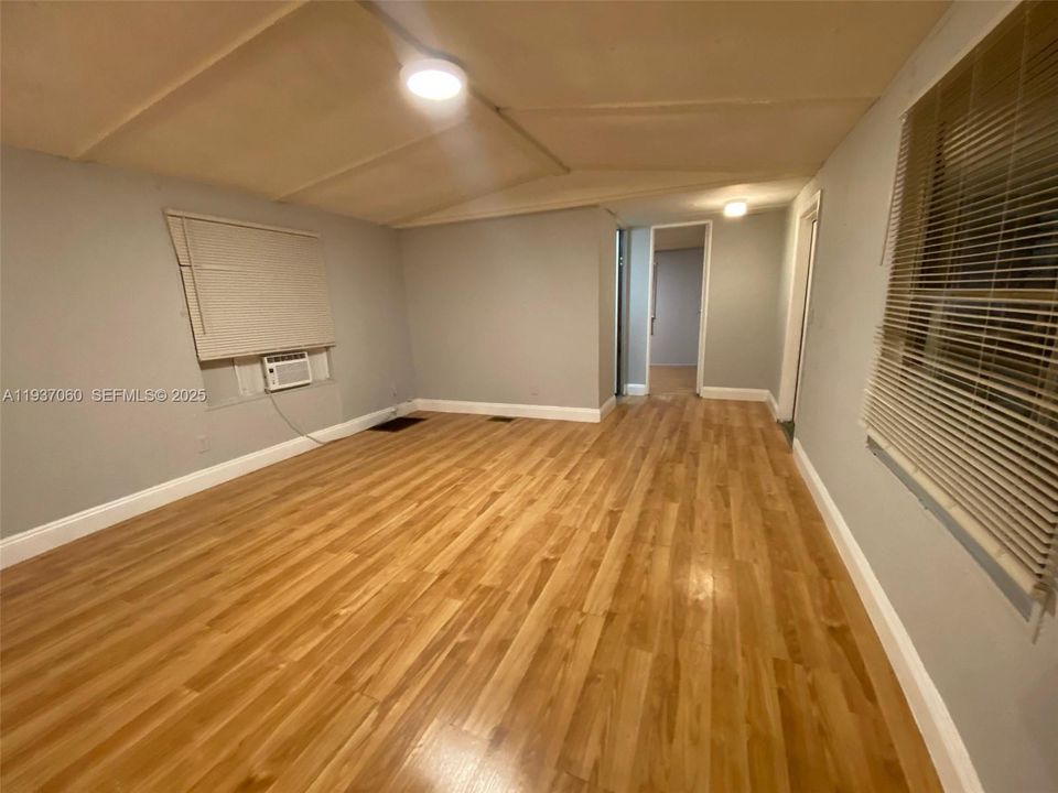 В аренду: $1,900 (2 спален, 2 ванн, 924 Квадратных фут)