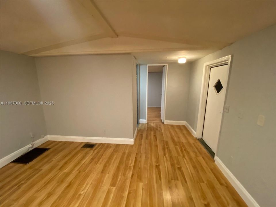 В аренду: $1,900 (2 спален, 2 ванн, 924 Квадратных фут)