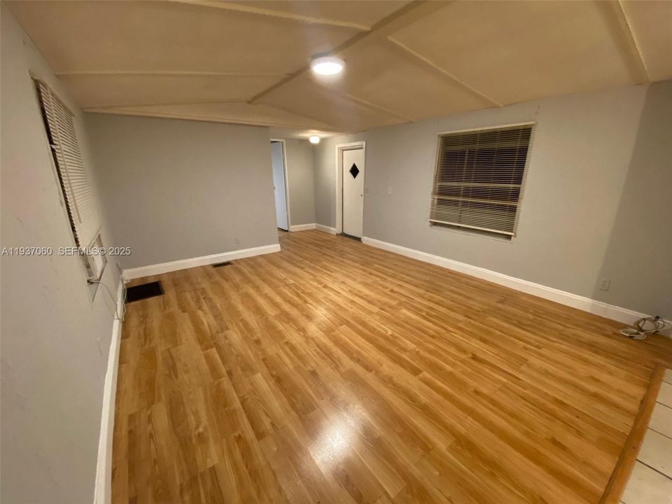 В аренду: $1,900 (2 спален, 2 ванн, 924 Квадратных фут)