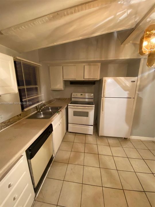 В аренду: $1,900 (2 спален, 2 ванн, 924 Квадратных фут)