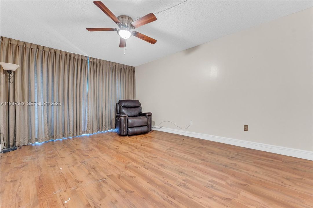 En Venta: $265,000 (2 camas, 2 baños, 1180 Pies cuadrados)