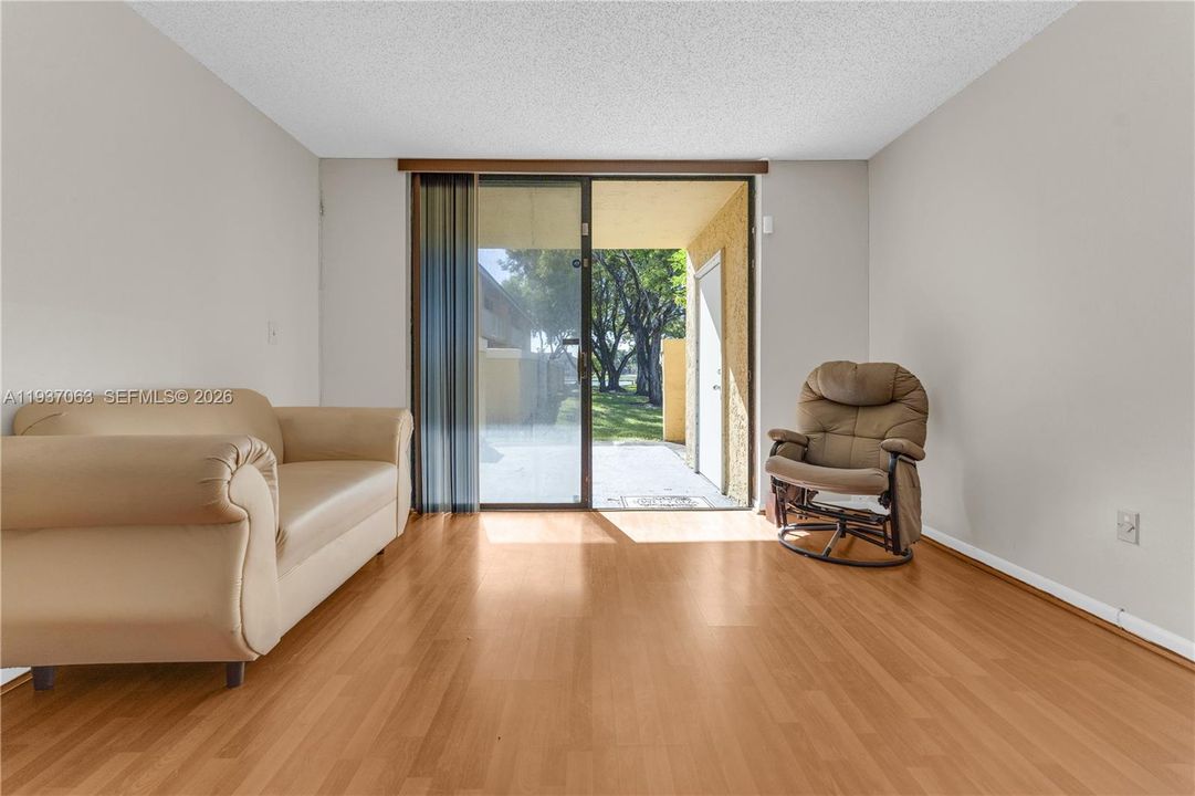 En Venta: $265,000 (2 camas, 2 baños, 1180 Pies cuadrados)