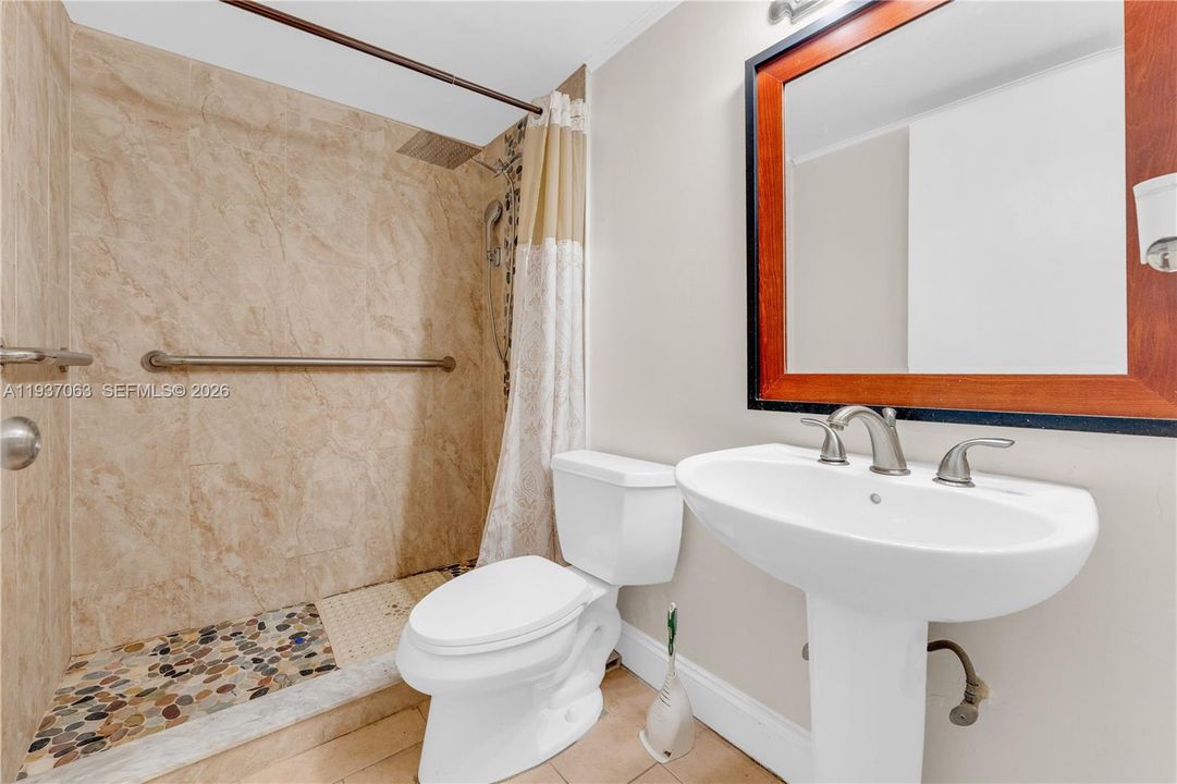 En Venta: $265,000 (2 camas, 2 baños, 1180 Pies cuadrados)