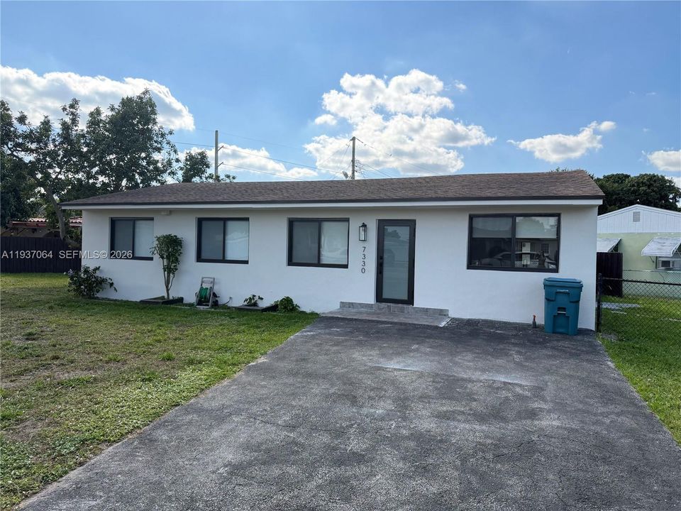 For Rent: $3,000 (3 beds, 1 baths, 1241 Square Feet)