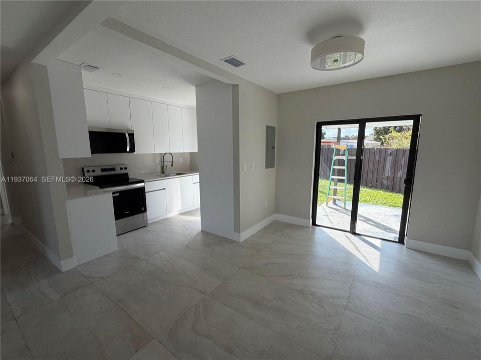 For Rent: $3,000 (3 beds, 1 baths, 1241 Square Feet)