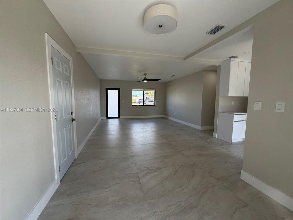 For Rent: $3,000 (3 beds, 1 baths, 1241 Square Feet)