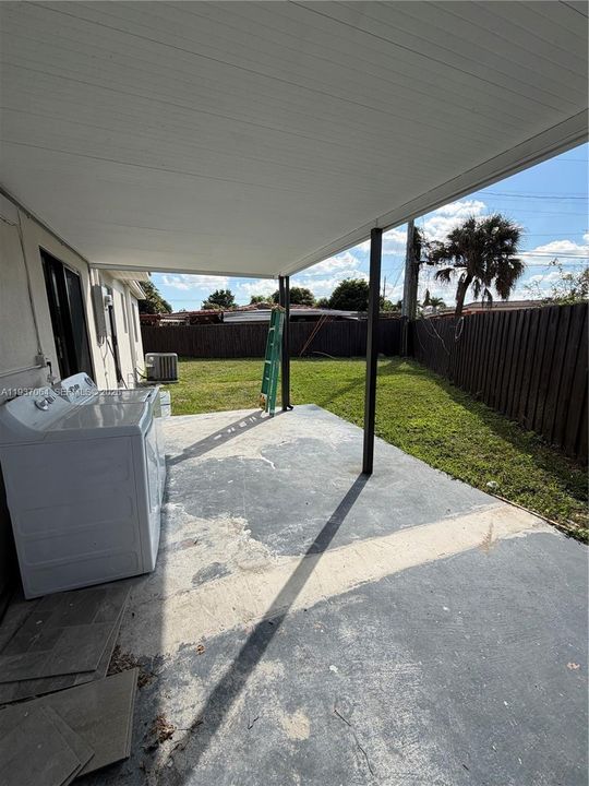 For Rent: $3,000 (3 beds, 1 baths, 1241 Square Feet)