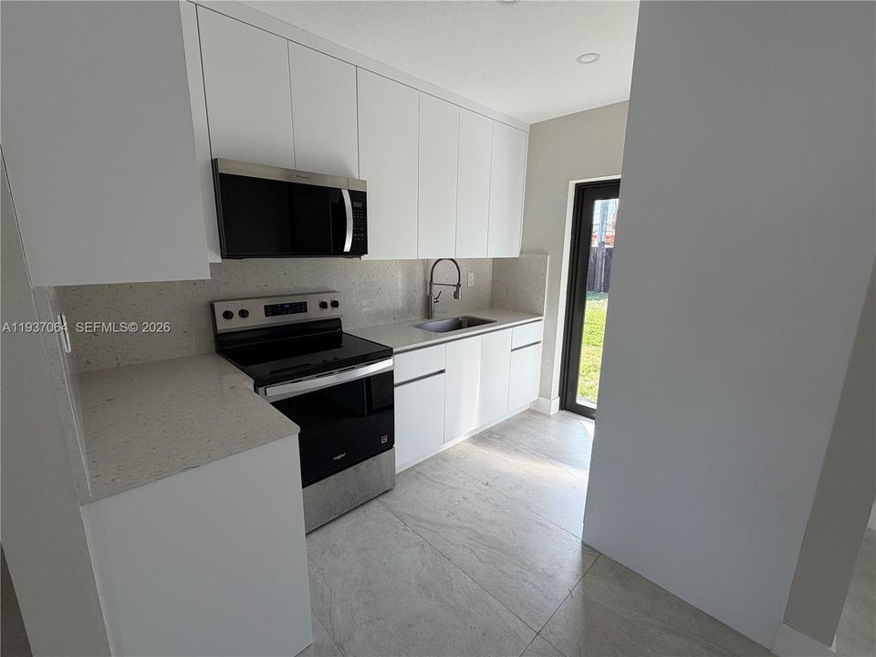 For Rent: $3,000 (3 beds, 1 baths, 1241 Square Feet)