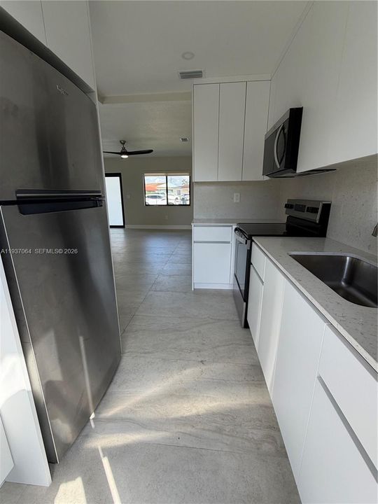 For Rent: $3,000 (3 beds, 1 baths, 1241 Square Feet)