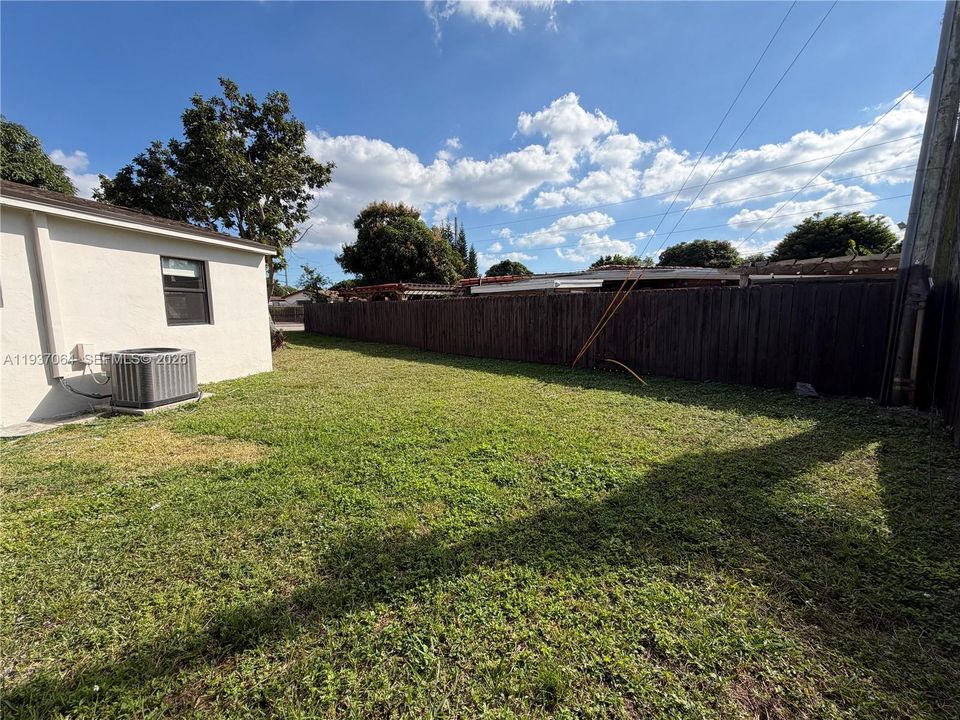 For Rent: $3,000 (3 beds, 1 baths, 1241 Square Feet)