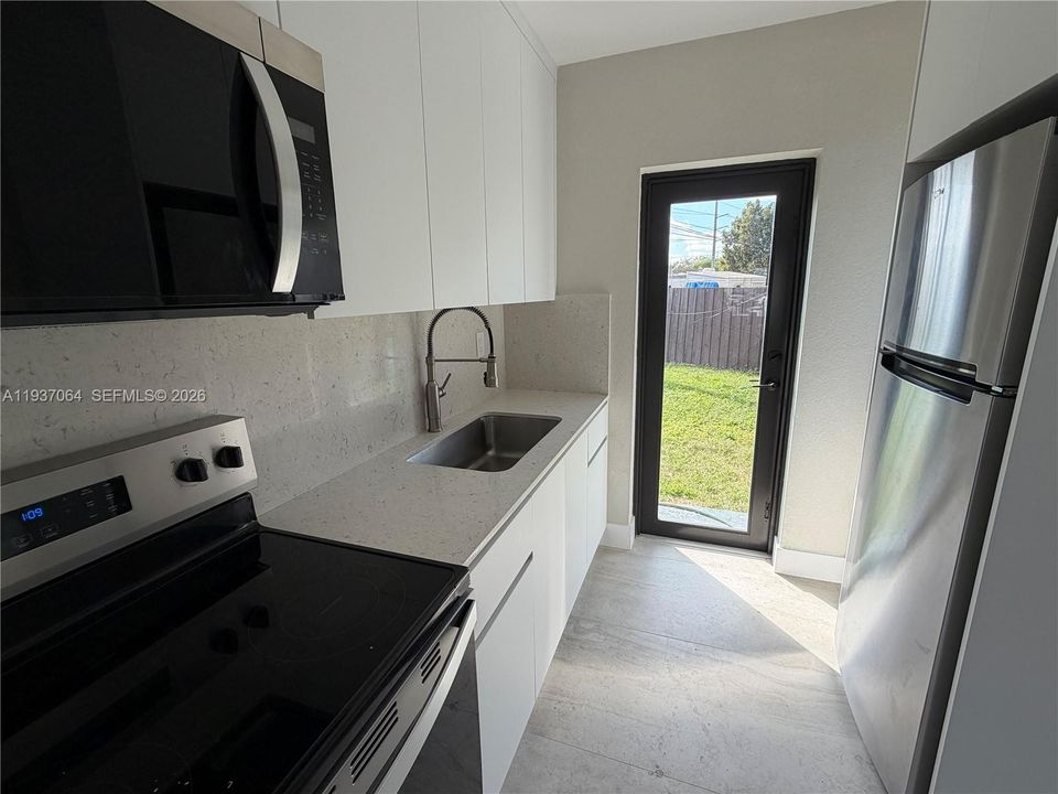 For Rent: $3,000 (3 beds, 1 baths, 1241 Square Feet)