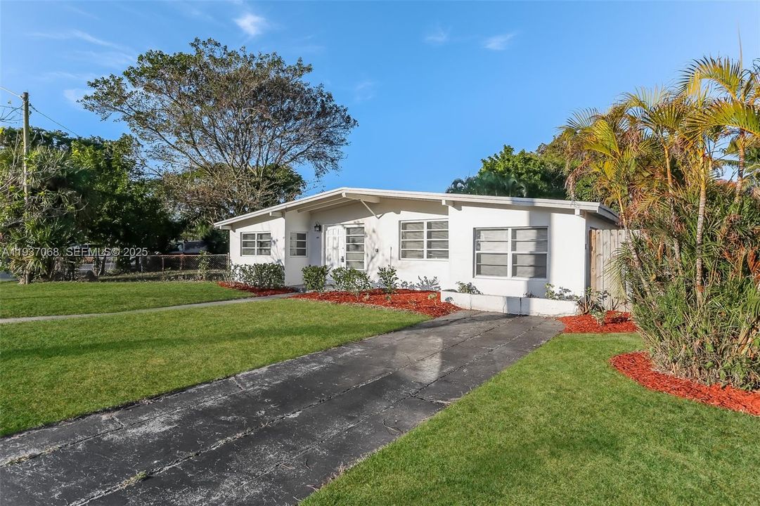 В аренду: $2,645 (3 спален, 2 ванн, 1324 Квадратных фут)