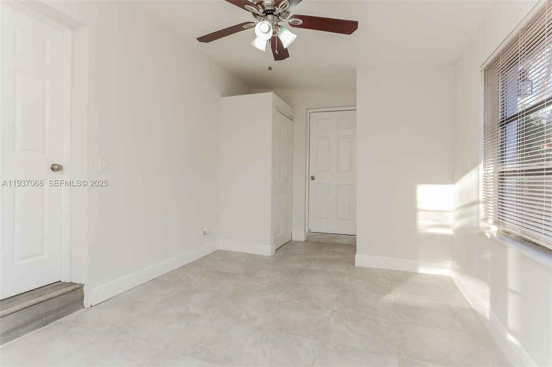 В аренду: $2,645 (3 спален, 2 ванн, 1324 Квадратных фут)