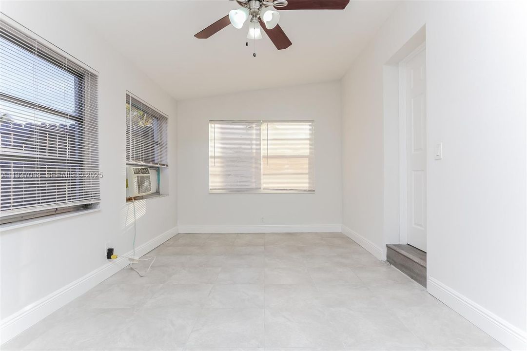 В аренду: $2,645 (3 спален, 2 ванн, 1324 Квадратных фут)