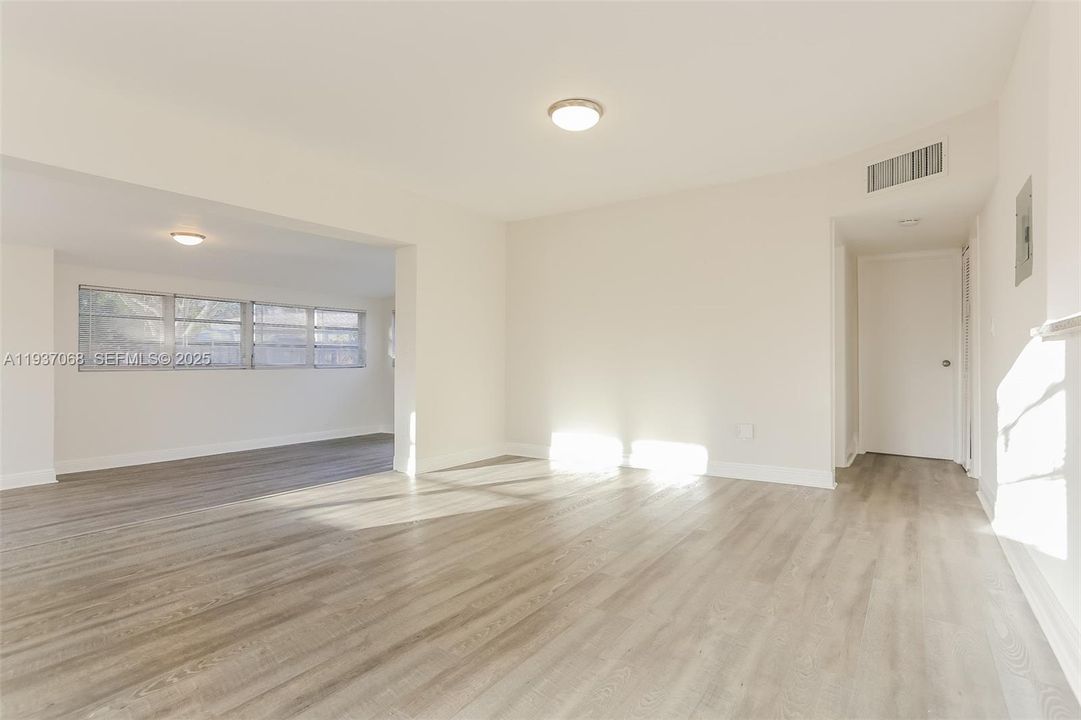 В аренду: $2,645 (3 спален, 2 ванн, 1324 Квадратных фут)