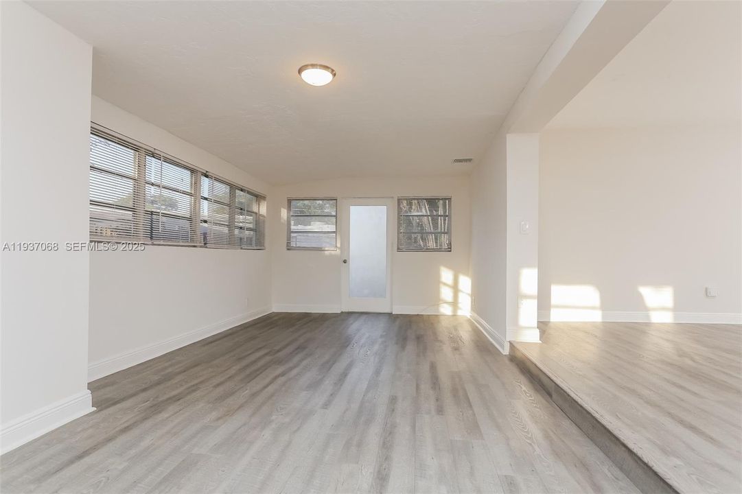 В аренду: $2,645 (3 спален, 2 ванн, 1324 Квадратных фут)