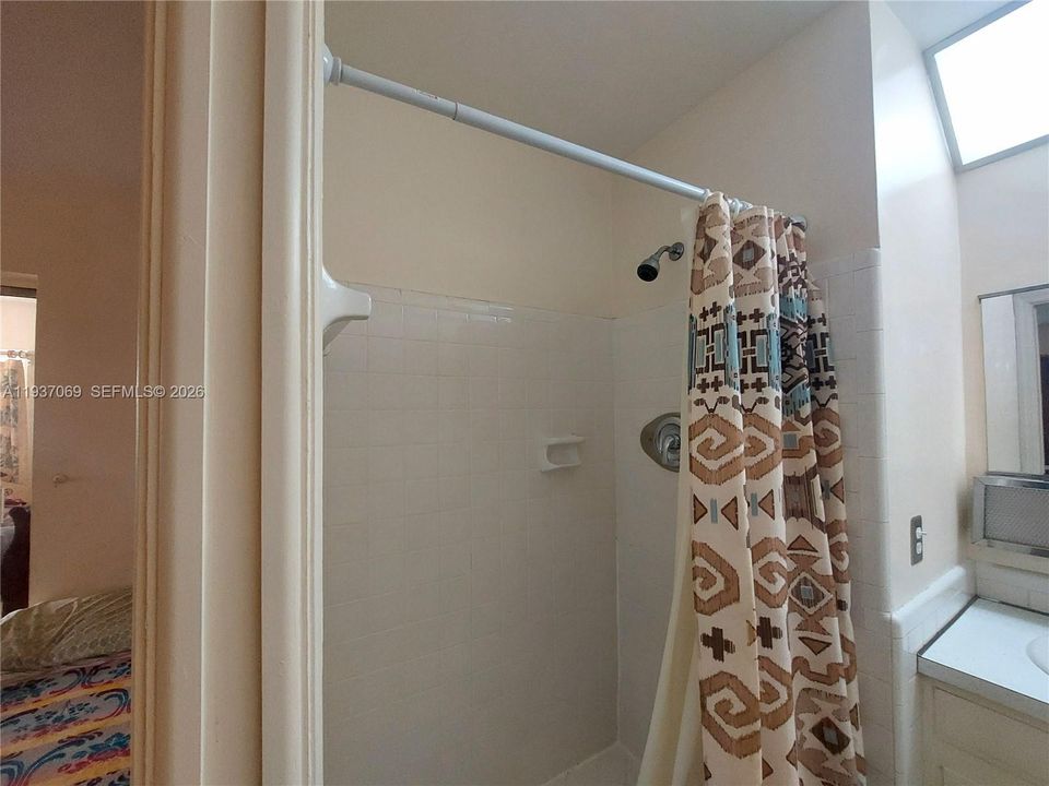 待售: $360,000 (2 贝兹, 2 浴室, 1037 平方英尺)